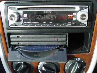 Used]Benz W168 A Class 168033 Radio and Cassette Player A208 820